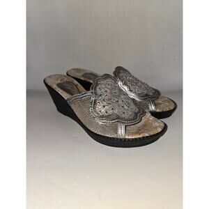 Dezario Blossom Wedge Sandal‎ Silver Sz 9M NIB